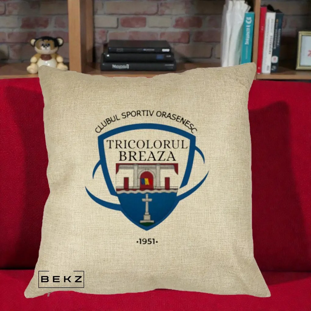 Perna Personalizata CSO Tricolorul Breaza 1951, 40x40 cm, Crem, Husa Detasabila, Perna Inclusa, BEKZ®