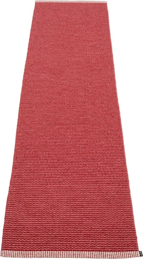 Covor tip traversă pentru interior și exterior roșu 70x300 cm Mono Blush – Pappelina