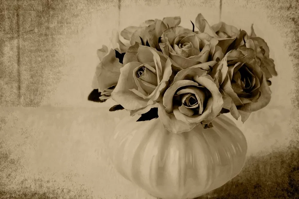 Tablou trandafiri în vază în design sepia
