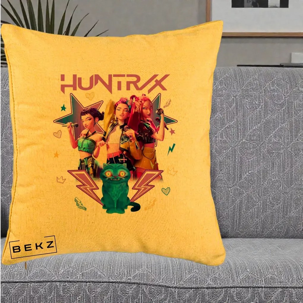 Perna Personalizata K-pop HUNTRX Trio 3D cu Pisica Fulgere, 40x40 cm, Galben, Husa Detasabila, Perna Inclusa, BEKZ®