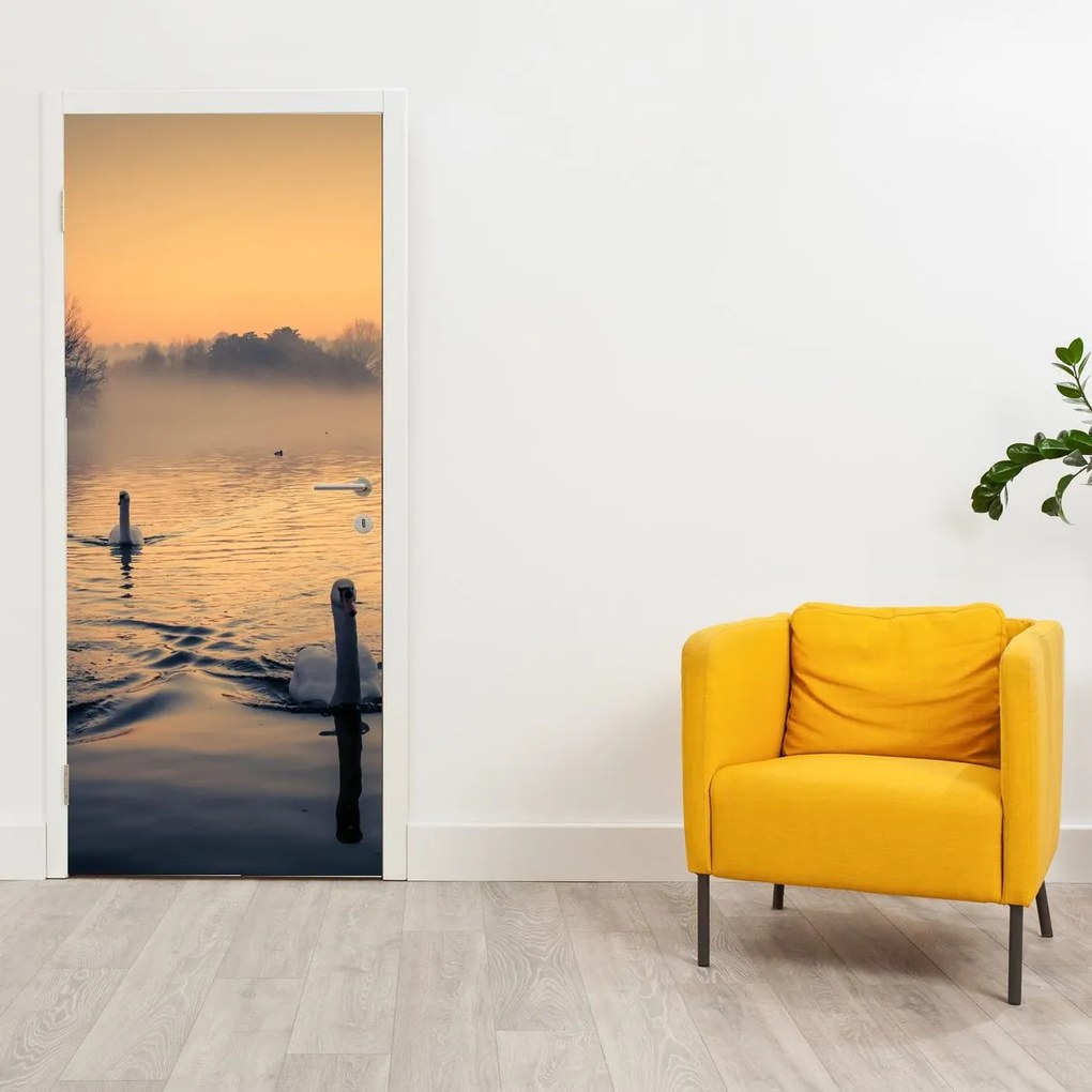 Fototapet pentru ușă - Lebede pe apă în ceață (95x205cm)