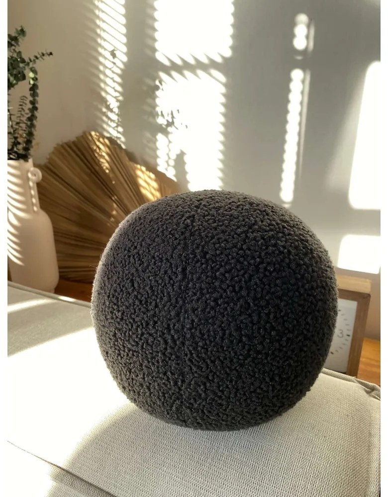 Pernă decorativă din material bouclé ø 20 cm Top – Mioli Decor