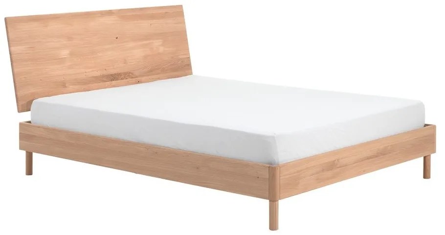 Pat matrimonial în culoare naturală din lemn de stejar fără somieră 160x200 cm Forrest – Vipack