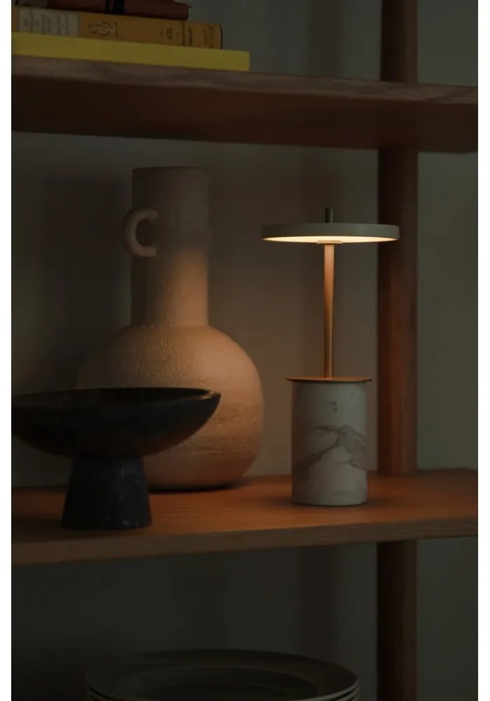 Veioză crem LED cu intensitate reglabilă din marmură cu abajur din metal (înălțime 25,5 cm) Asteria Move Mini – UMAGE