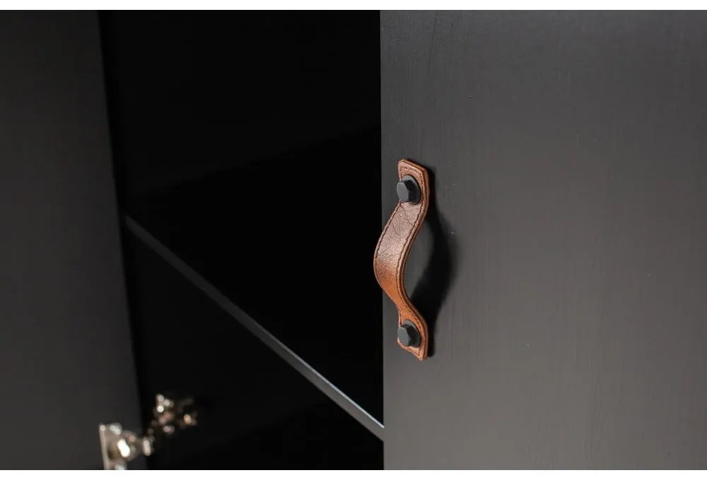 Șifonier din lemn de pin WOOOD Dian, negru