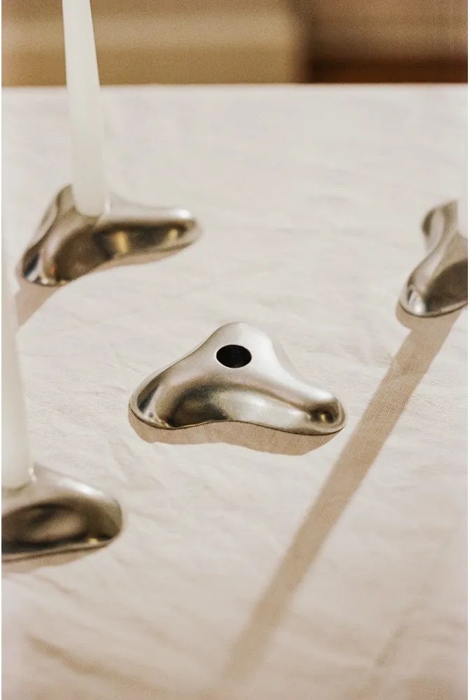 Sfeșnic din metal Mis – noo.ma