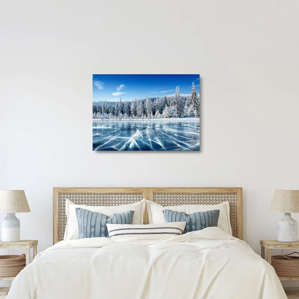 Tablou pe sticlă cu lacul înghețat și copacii înzăpeziți (70x50 cm)