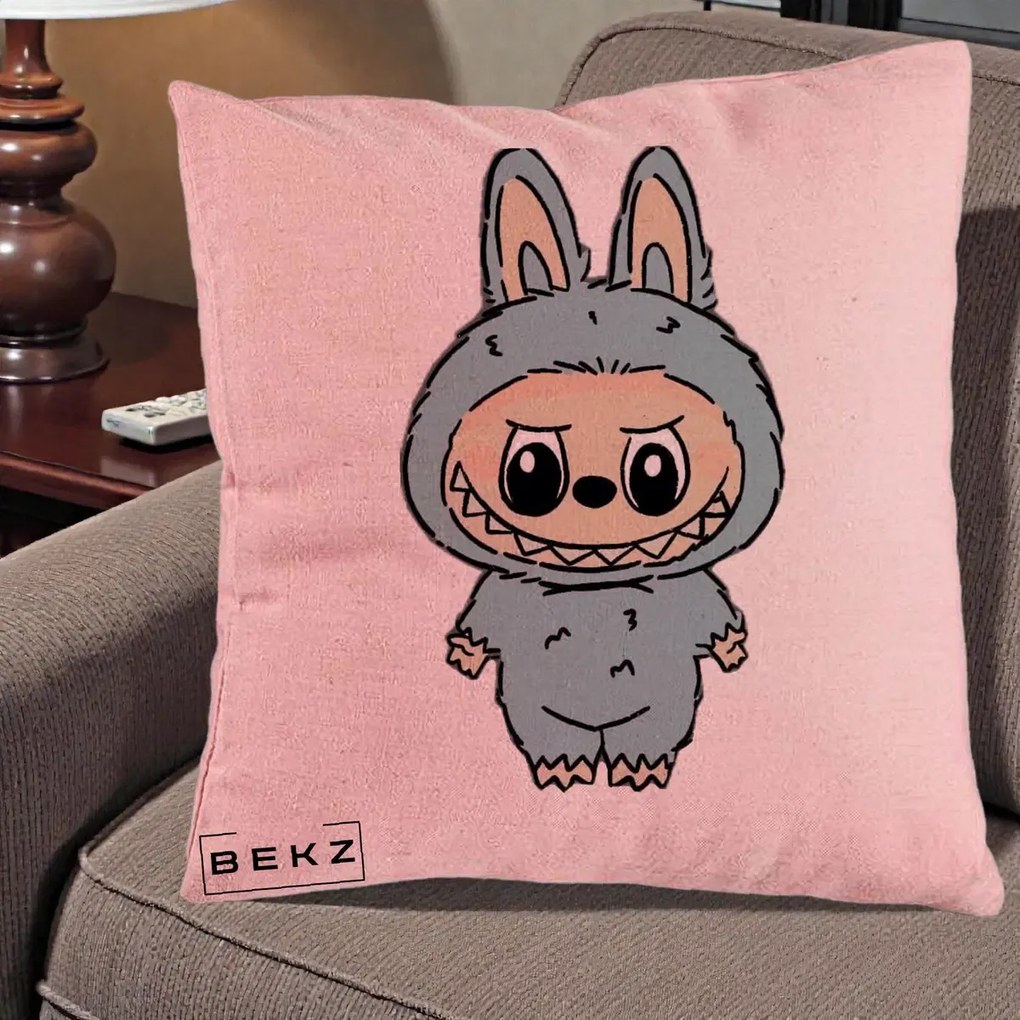 Perna Personalizata Labubu Albastru-Gri Solo, 40x40 cm, Roz, Husa Detasabila, Perna Inclusa, BEKZ®