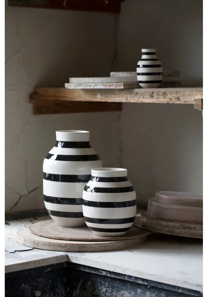 Vază din gresie Kähler Design Omaggio, înălțime 30,5 cm, negru-alb