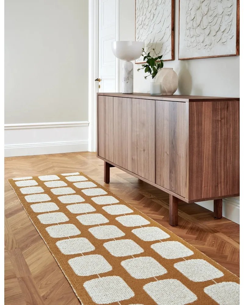 Covor tip traversă pentru interior și exterior galben ocru/crem 70x200 cm Sten Ochre – Pappelina