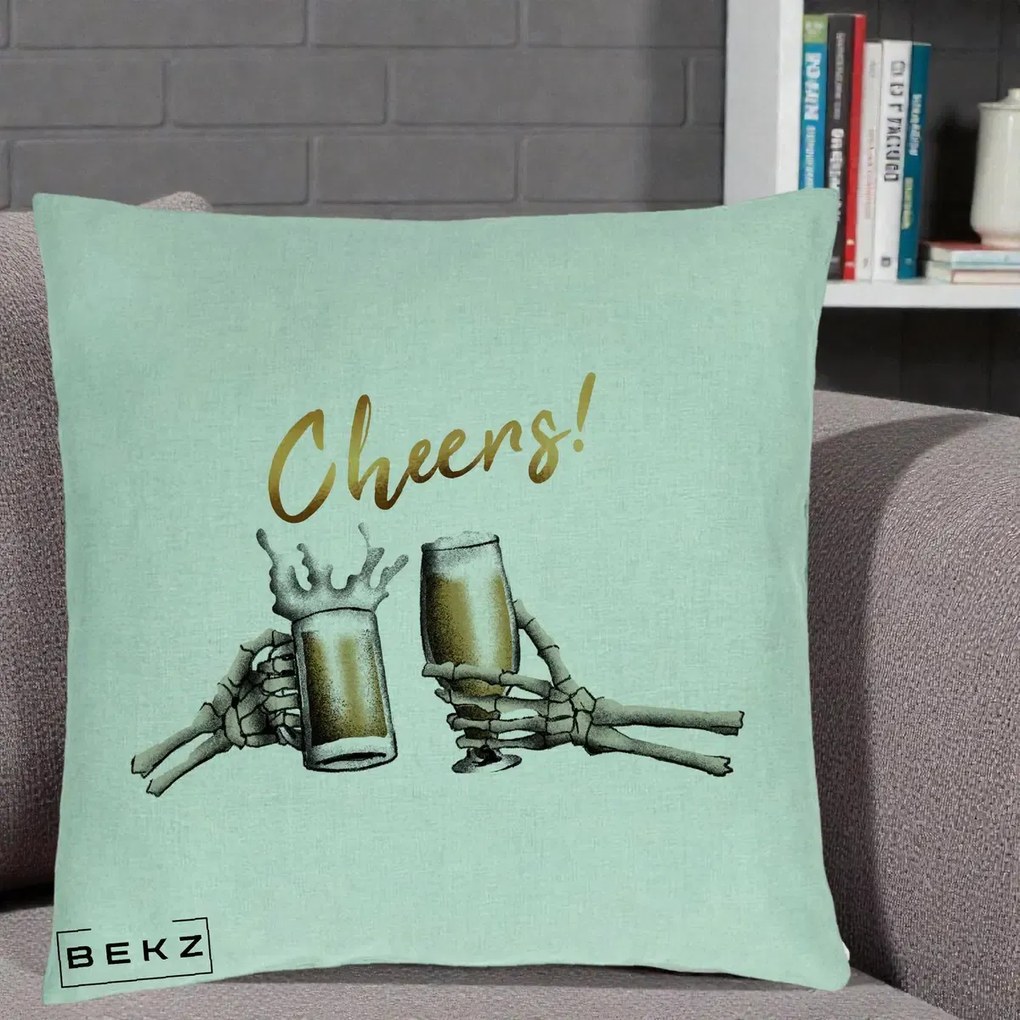 Perna Decorativa Halloween Cheers Schelete cu Bere, 40x40 cm, Verde Menta, Husa Detasabila, Perna Inclusa, BEKZ®
