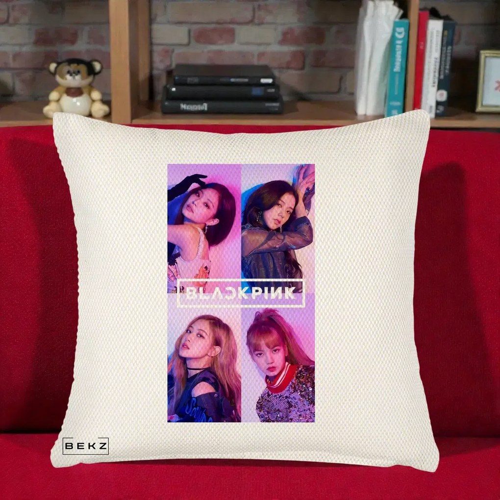 Perna Personalizata K-pop BLACKPINK Poster Colaj 4 Membre Violet Roz, 40x40 cm, Crem Reliefat, Husa Detasabila, Perna Inclusa, BEKZ®