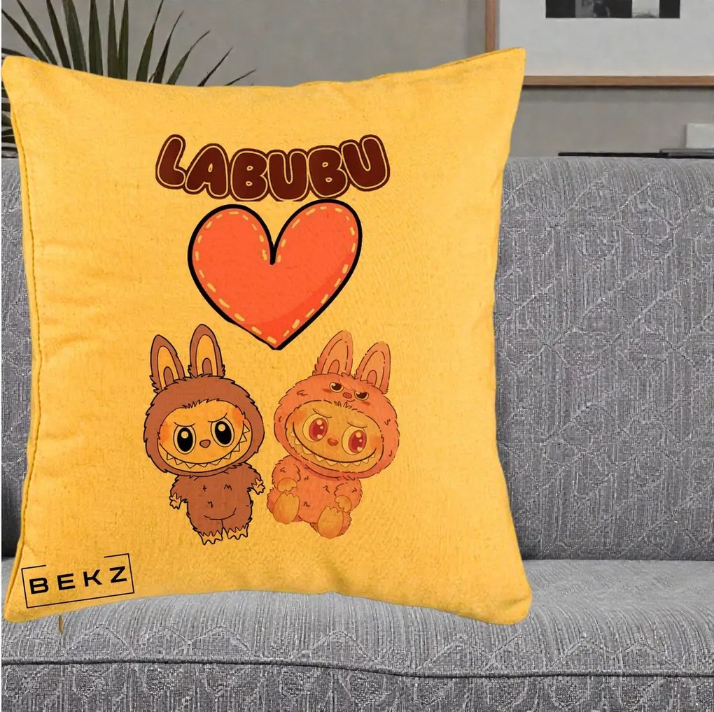 Perna Personalizata Labubu Cuplu Inima, 40x40 cm, Galben, Husa Detasabila, Perna Inclusa, BEKZ®