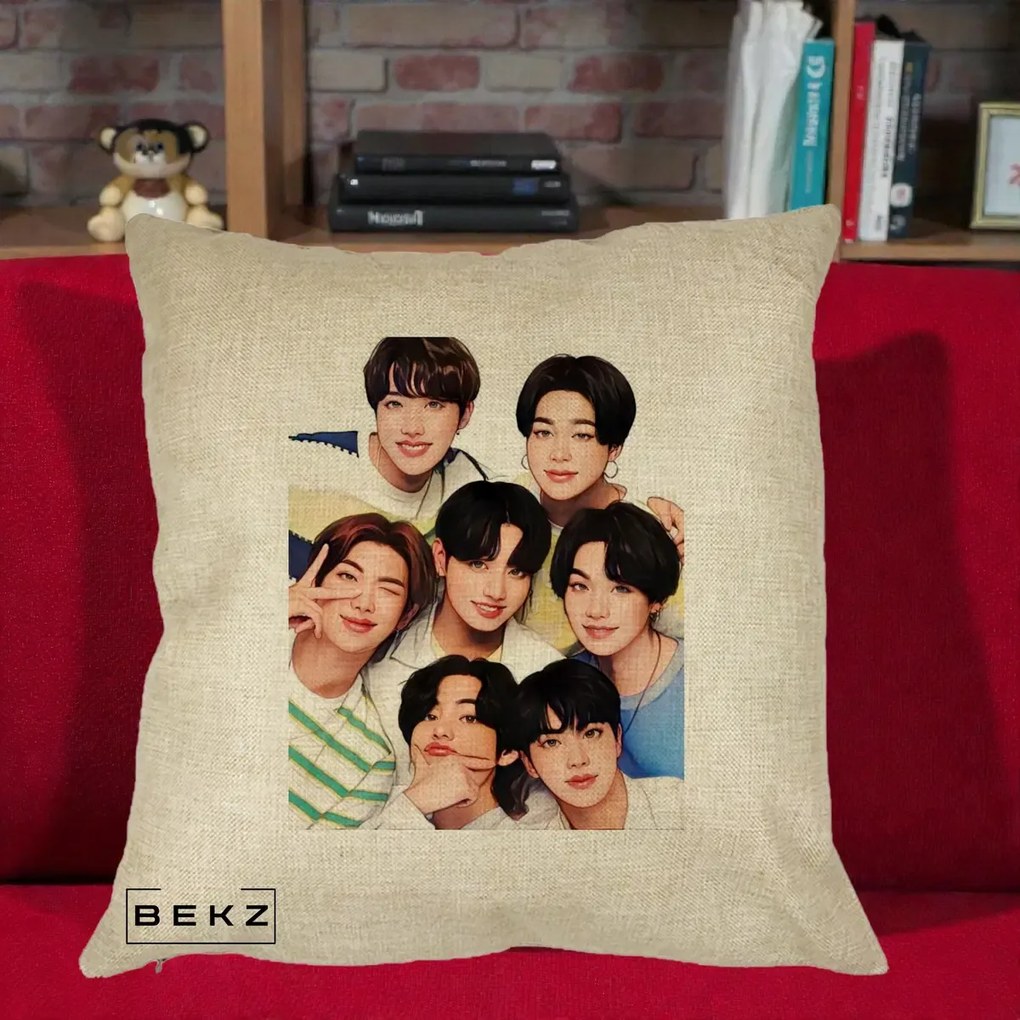 Perna Personalizata K-pop BTS Bangtan Boys Portret Grup Fanart, 40x40 cm, Crem, Husa Detasabila, Perna Inclusa, BEKZ®