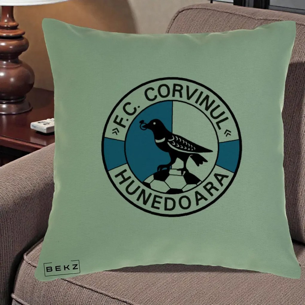 Perna Personalizata FC Corvinul Hunedoara Fotbal, 40x40 cm, Verde, Husa Detasabila, Perna Inclusa, BEKZ®