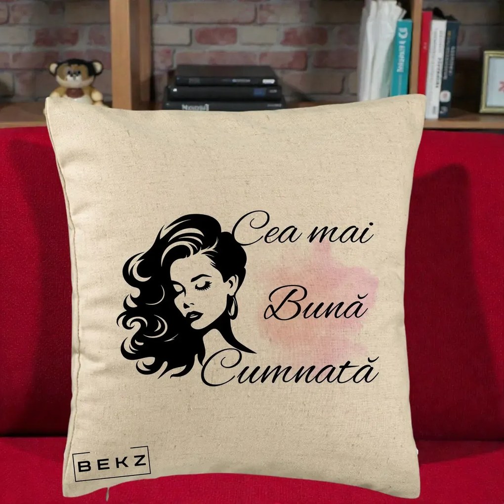Cadou pentru Cumnata - Perna Personalizata Cea mai Buna Cumnata cu Silueta Dama si Pete Roz, 40x40 cm, Bej, Husa Detasabila, Perna Inclusa, BEKZ®