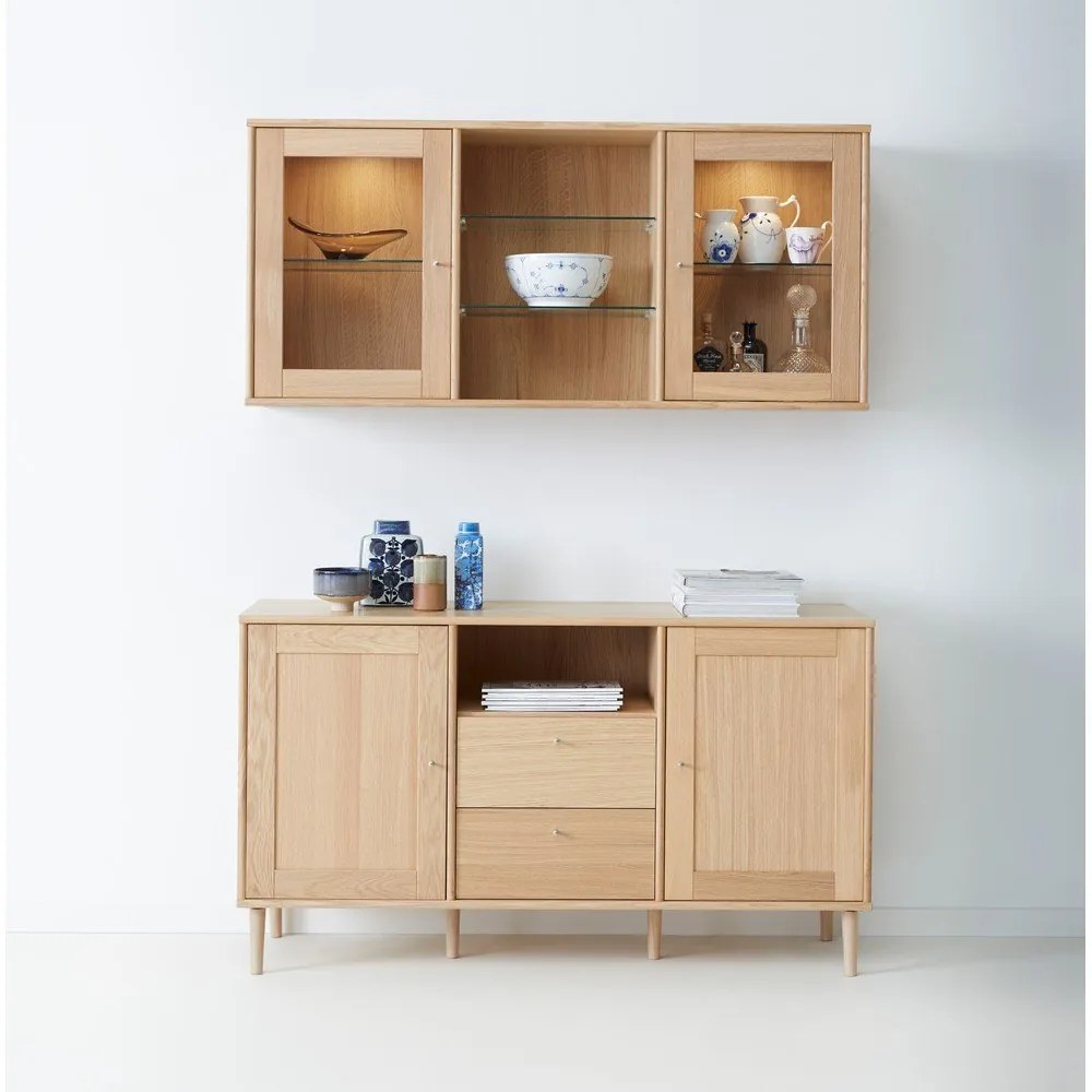 Set vitrină de perete cu iluminare și comodă cu aspect de stejar 133x136 cm Mistral - Hammel Furniture