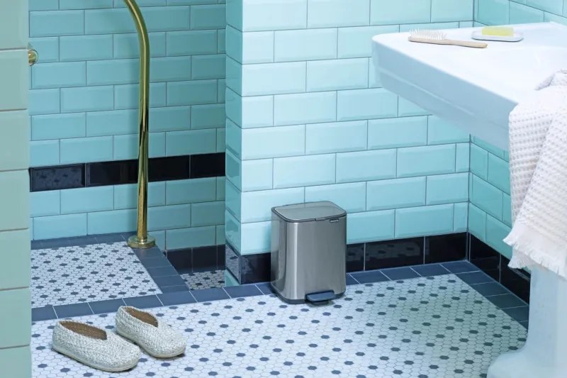 Cos de gunoi Brabantia Bo Pedal 1010142, 7 l, Inchidere lenta, Baza cauciucata, Rezistent la amprente, Otel inoxidabil