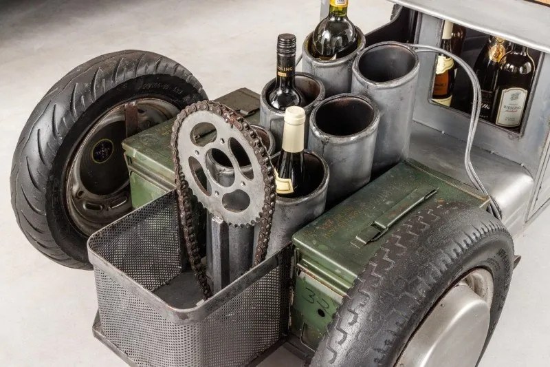 Masuta design unicat cu suport pentru sticle de vin Hot Rod 165cm