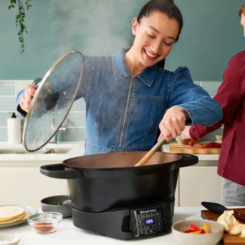 Multicooker Russell Hobbs Good-to-Go 28270-56, 750W, 6.5L, 8 programe, Timer, Manere reci, 59% mai eficient energetic, Usor de curatat, Negru