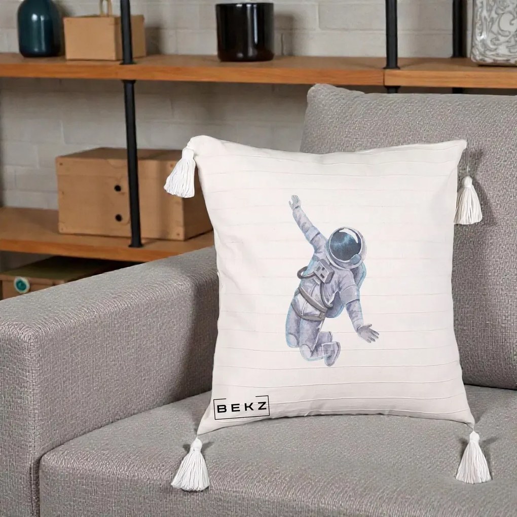 Perna Decorativa Astronaut Acuarela Zbor, 40x40 cm, Bej cu Franjuri, Husa Detasabila, Perna Inclusa, BEKZ®