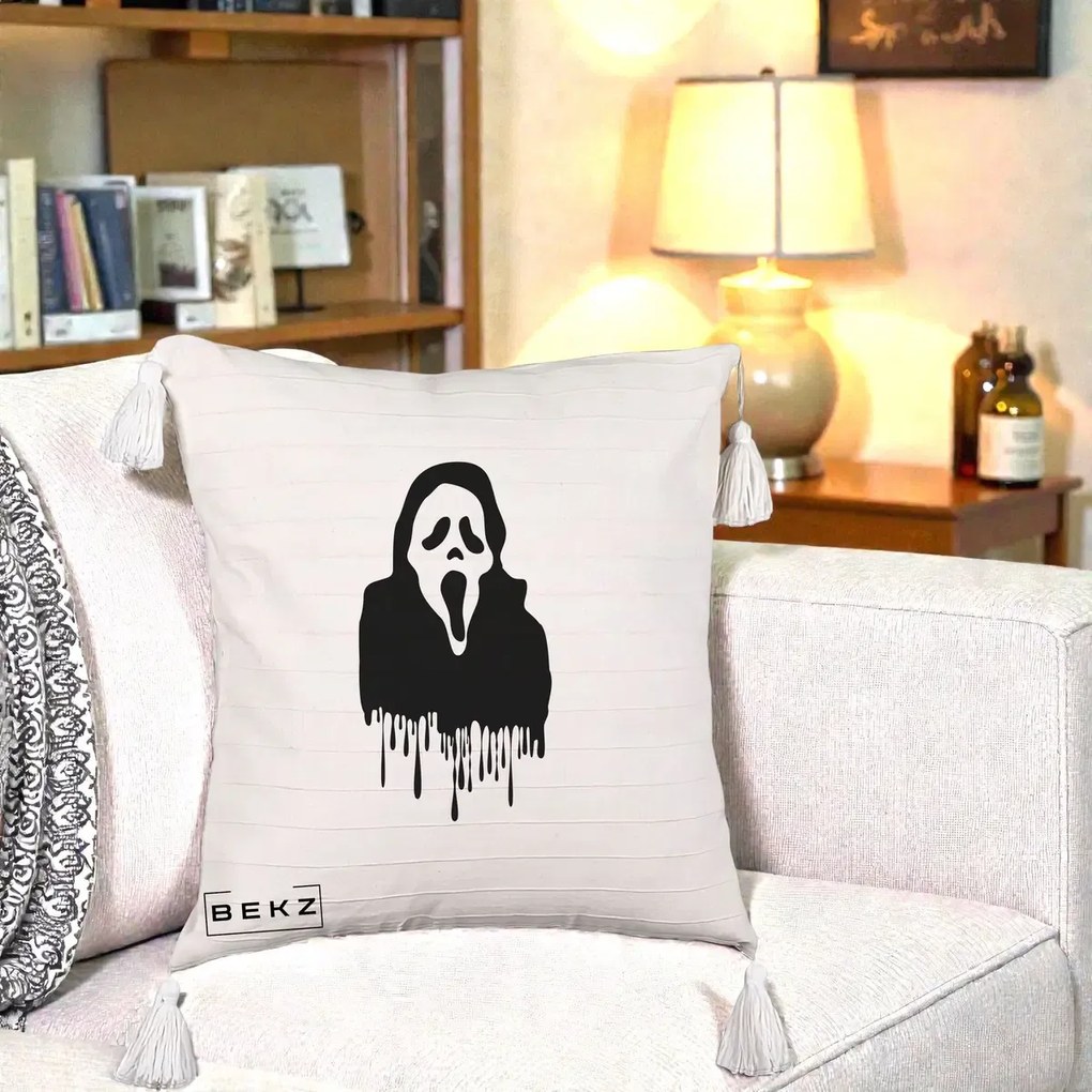Perna Personalizata Halloween Ghostface Scream Picurand, 40x40 cm, Bej cu Franjuri, Husa Detasabila, Perna Inclusa, BEKZ®
