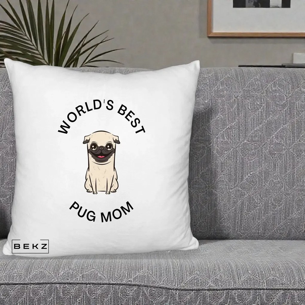 Cadou pentru Iubitorii de Caini - Perna Personalizata World's Best Pug Mom, 40x40 cm, Alb Pufos, Husa Detasabila, Perna Inclusa, BEKZ®
