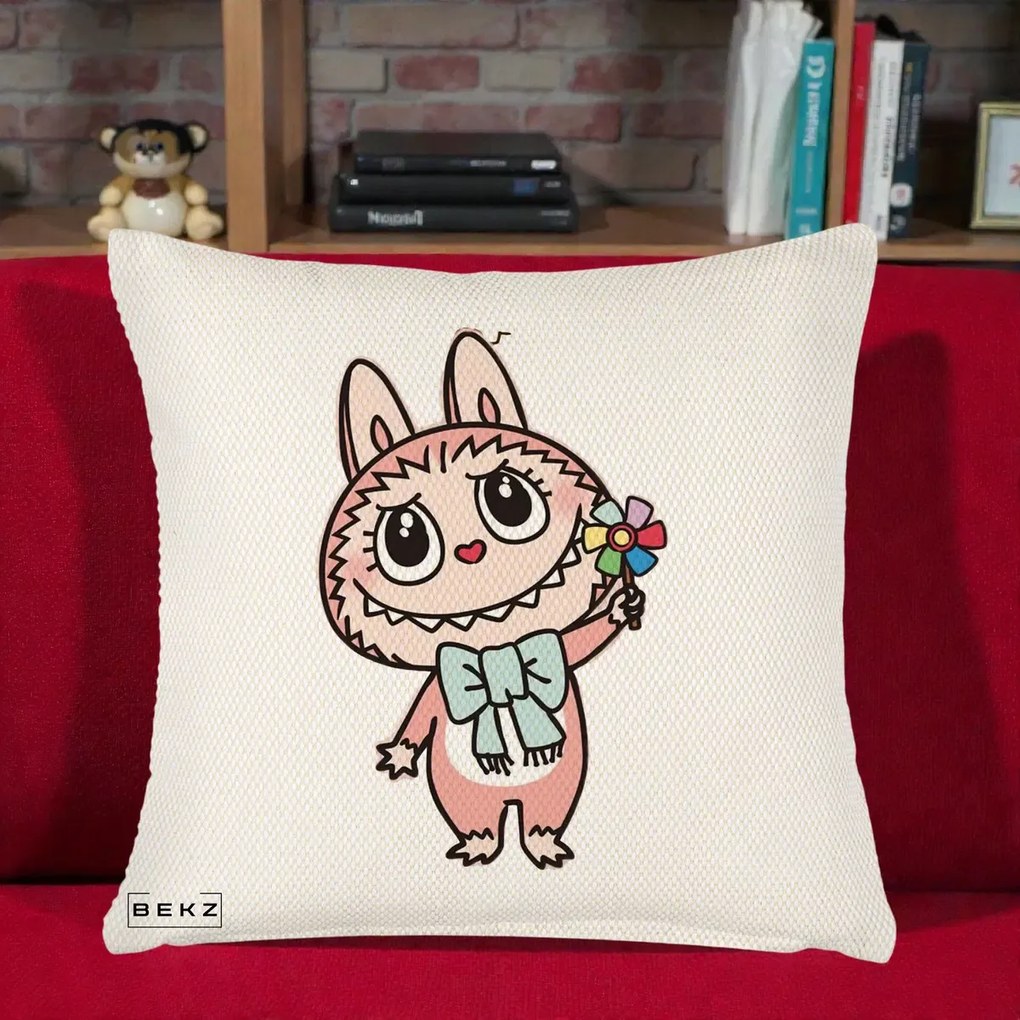Perna Personalizata Labubu Roz cu Morisca, 40x40 cm, Crem Reliefat, Husa Detasabila, Perna Inclusa, BEKZ®