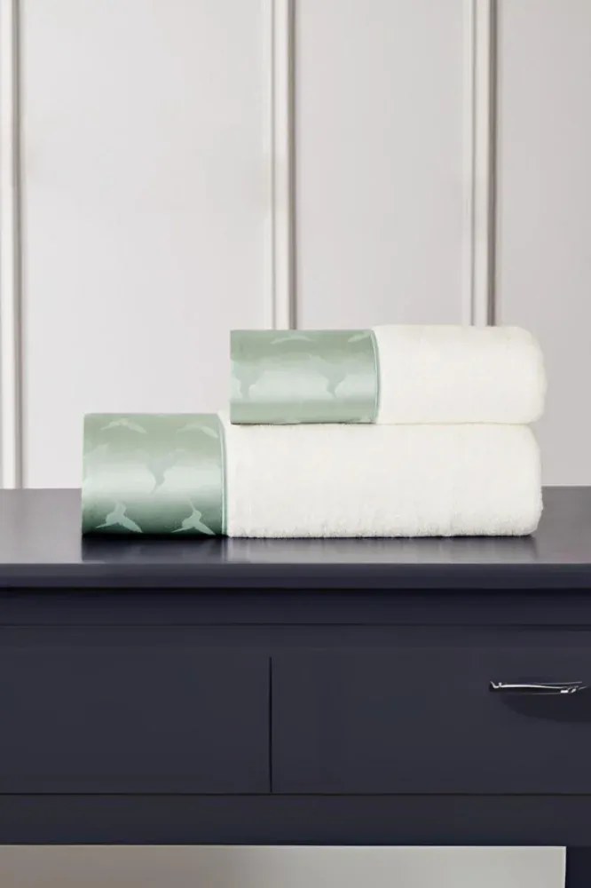 Set prosop și prosop de corp COLIBRI, 2 buc Alb-broderie gri  / Grey embroidery Set (prosop 50x100cm, prosop de corp 75x150cm)