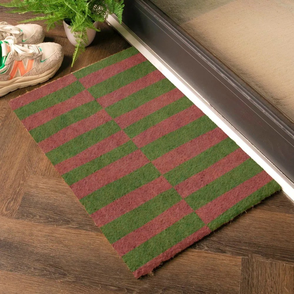 Covoraș de intrare din fibre de nucă de cocos 40x60 cm Pink &amp; Green Half Stripes – Artsy Doormats