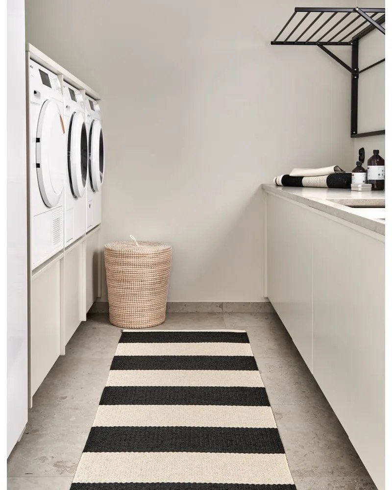 Covor tip traversă pentru interior și exterior alb-negru 70x300 cm Bob Black Vanilla – Pappelina