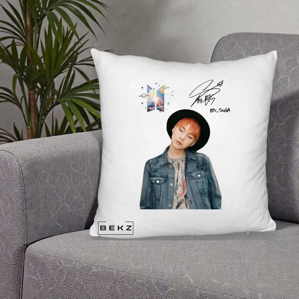 Perna Personalizata K-pop BTS Suga par Portocaliu Palarie Autograf, 40x40 cm, Alb Pufos, Husa Detasabila, Perna Inclusa, BEKZ®