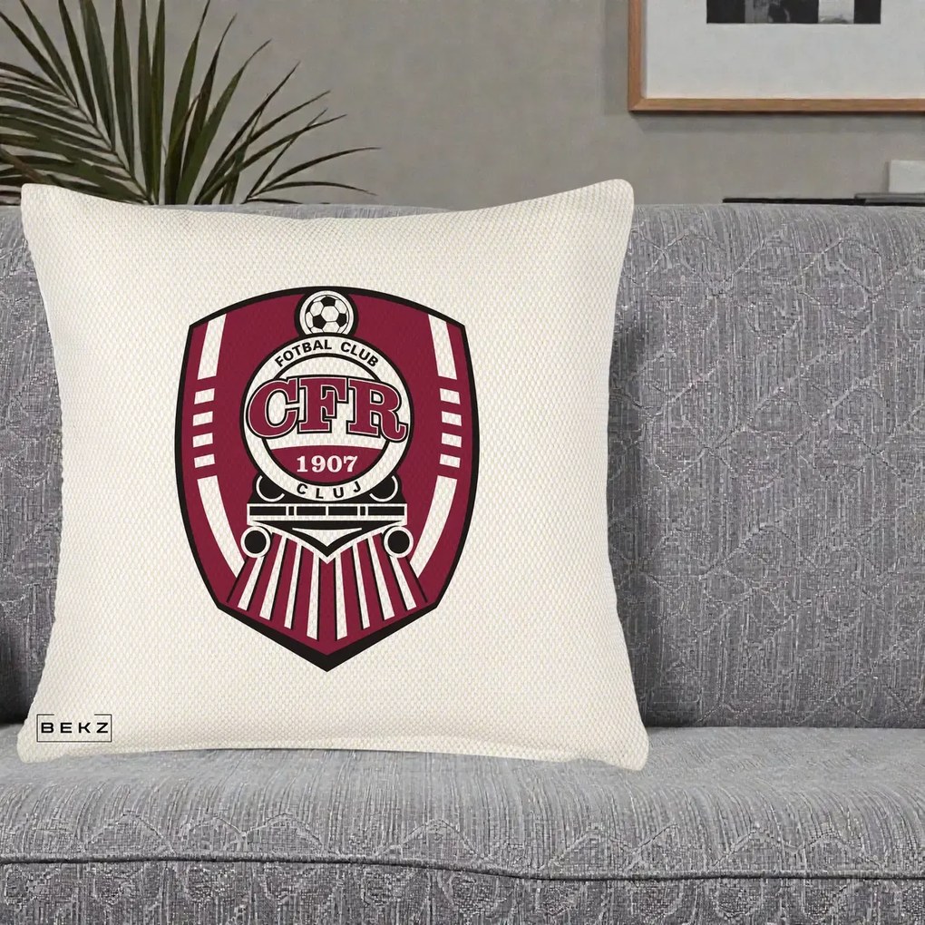 Perna Personalizata CFR Cluj Fotbal Club 1907, 40x40 cm, Crem Reliefat, Husa Detasabila, Perna Inclusa, BEKZ®
