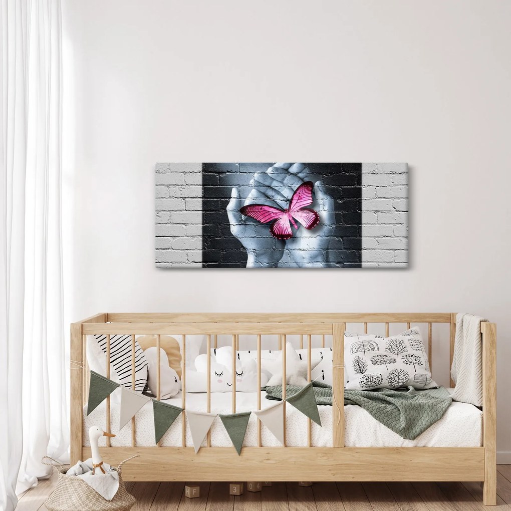 Tablou - Fluture roz în perete (120x50 cm)
