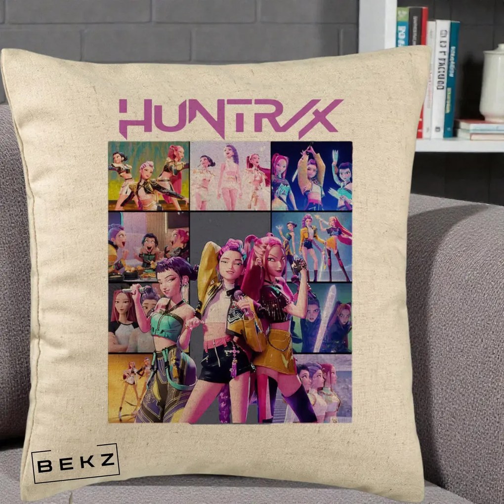 Perna Personalizata K-pop HUNTRX Colaj Animat Foto Grup, 40x40 cm, Bej, Husa Detasabila, Perna Inclusa, BEKZ®