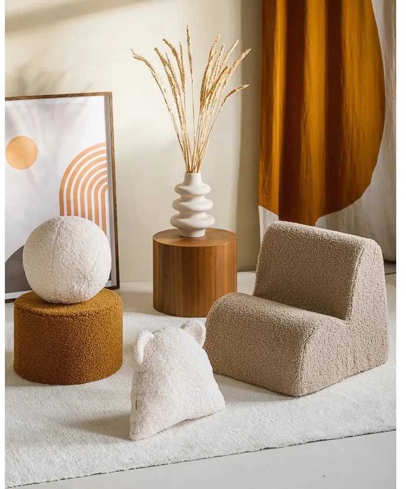 Pernă decorativă pentru copii crem cu tapițerie din țesătură bouclé Bear – Wigiwama