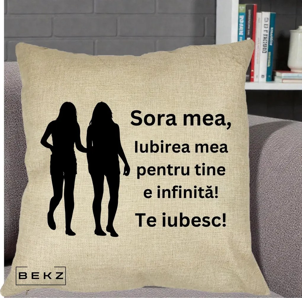 Cadou pentru Sora - Perna Personalizata Sora Mea Te Iubesc Siluete Negre Tinand Maini, 40x40 cm, Crem, Husa Detasabila, Perna Inclusa, BEKZ®