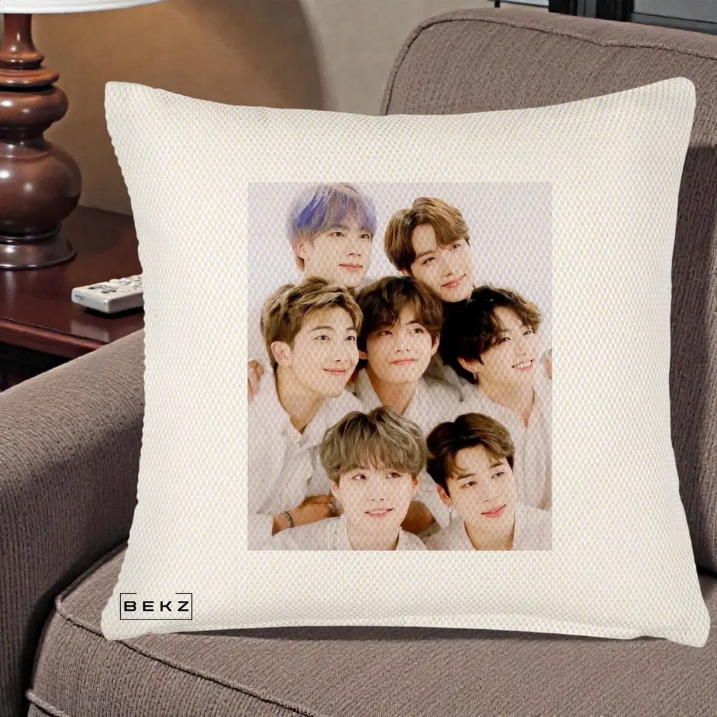 Perna Personalizata K-pop BTS Foto Grup Fete Albe, 40x40 cm, Crem Reliefat, Husa Detasabila, Perna Inclusa, BEKZ®