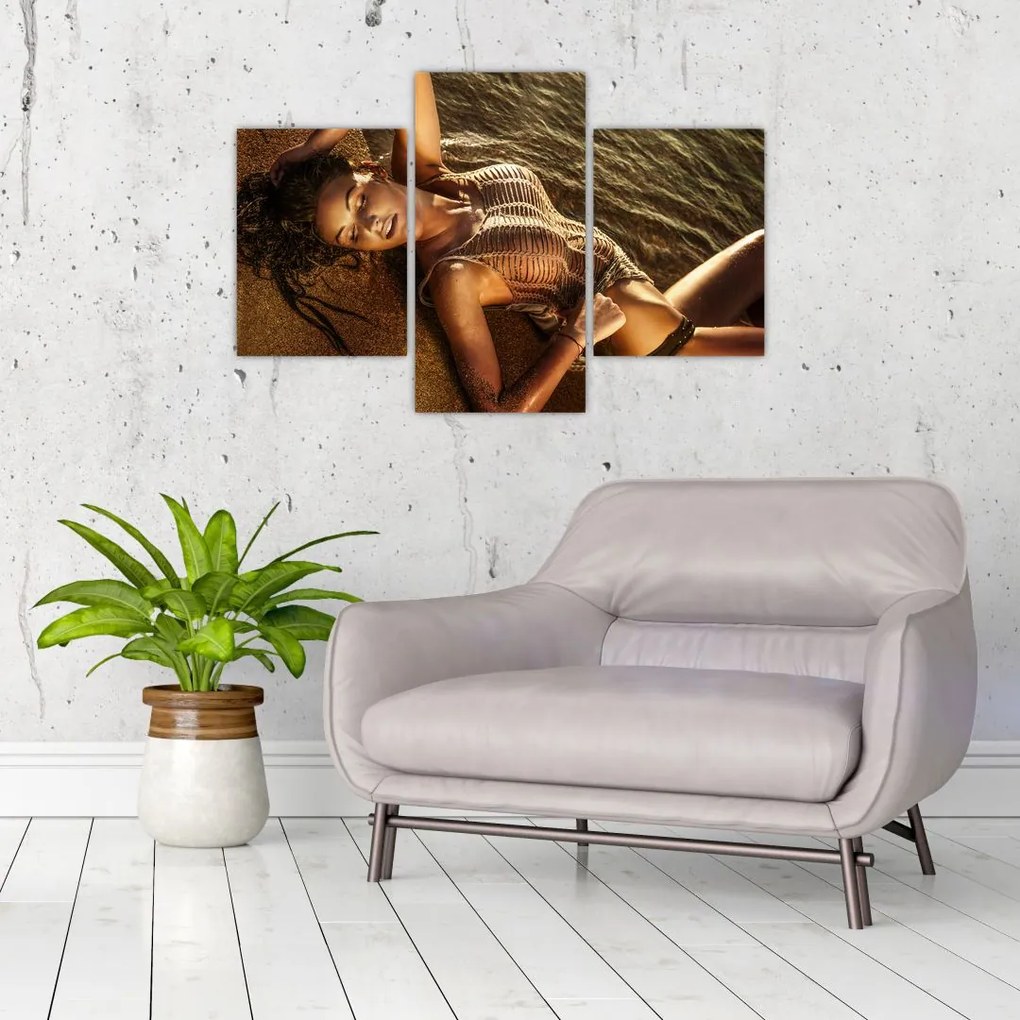 Tablou cu femeia întinsă pe plajă (90x60 cm)