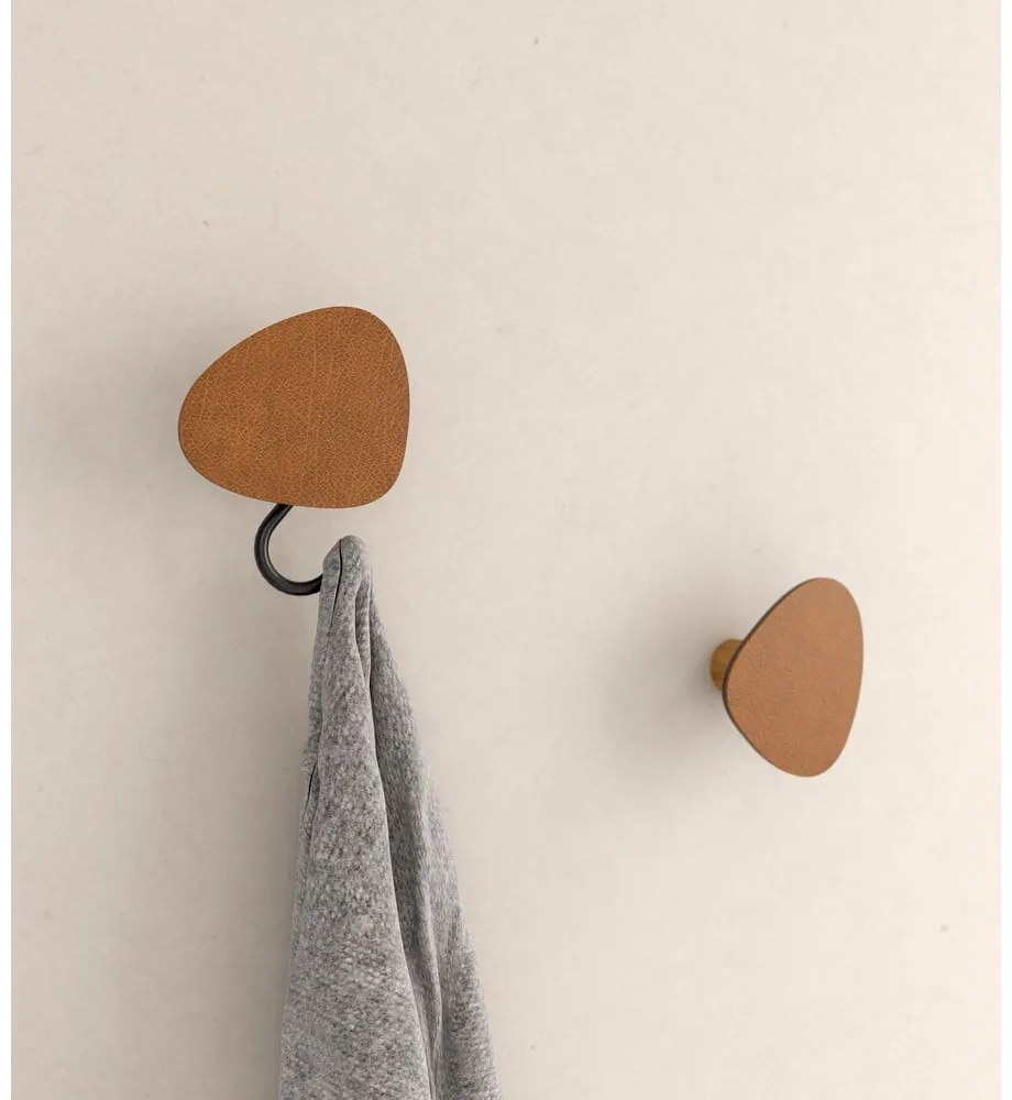 Cârlig maro coniac de montat pe perete din oțel Dot L Bull – LIND DNA