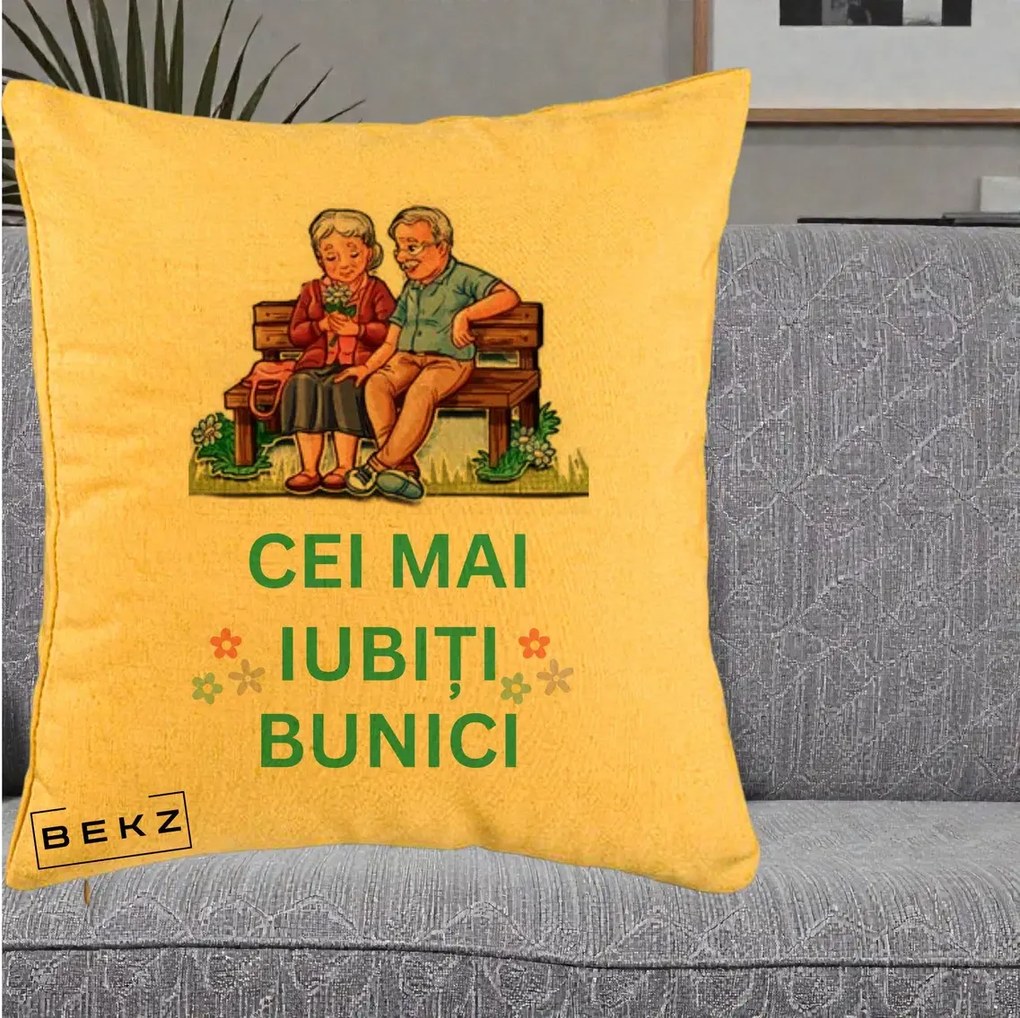 Cadou pentru Bunici - Perna Personalizata Cei Mai Iubiti Bunici Cuplu pe Banca Ilustratie, 40x40 cm, Galben, Husa Detasabila, Perna Inclusa, BEKZ®