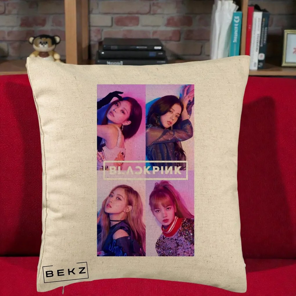 Perna Personalizata K-pop BLACKPINK Poster Colaj 4 Membre Violet Roz, 40x40 cm, Bej, Husa Detasabila, Perna Inclusa, BEKZ®