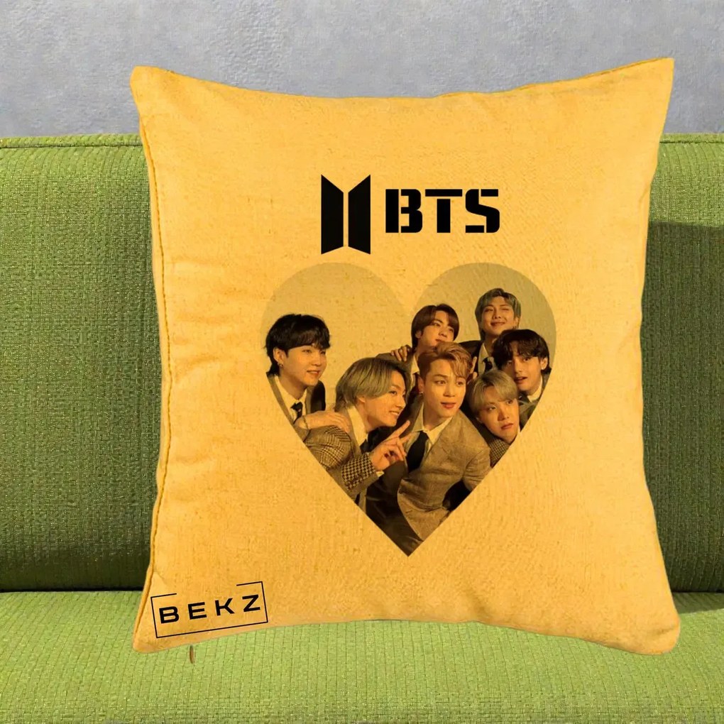 Perna Personalizata K-pop BTS Grup Fotografie in Inima, 40x40 cm, Galben, Husa Detasabila, Perna Inclusa, BEKZ®