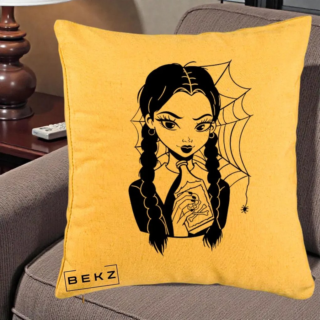 Perna Personalizata Wednesday cu Panza de Paianjen, 40x40 cm, Galben, Husa Detasabila, Perna Inclusa, BEKZ®