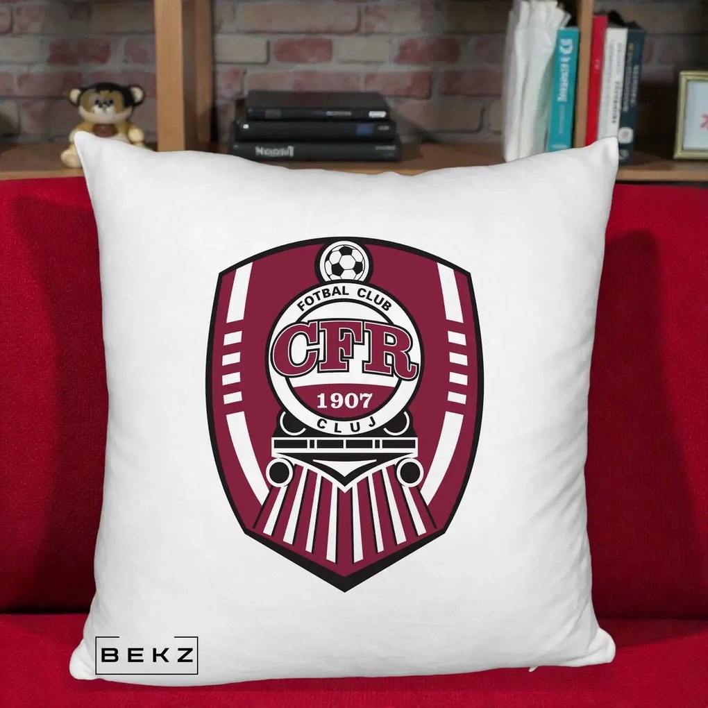 Perna Personalizata CFR Cluj Fotbal Club 1907, 40x40 cm, Alb Pufos, Husa Detasabila, Perna Inclusa, BEKZ®