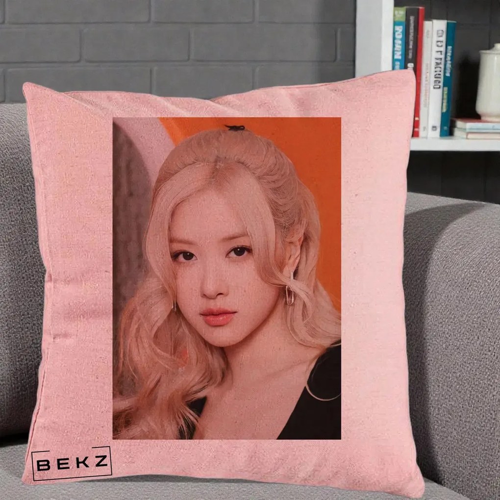 Perna Personalizata K-pop BLACKPINK cu Funda Rosie, 40x40 cm, Roz, Husa Detasabila, Perna Inclusa, BEKZ®