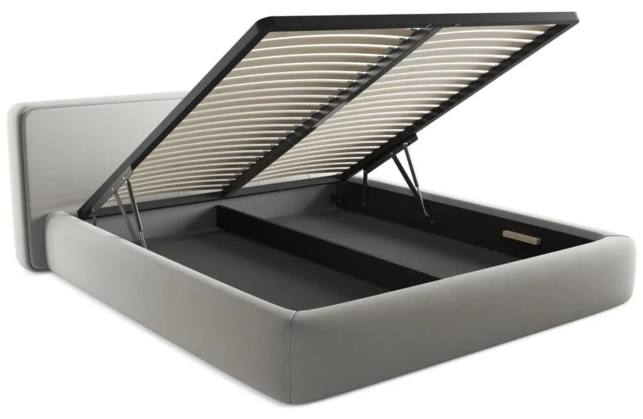 Pat matrimonial gri deschis tapițat cu spațiu de depozitare cu somieră 180x200 cm Kiana – Makamii