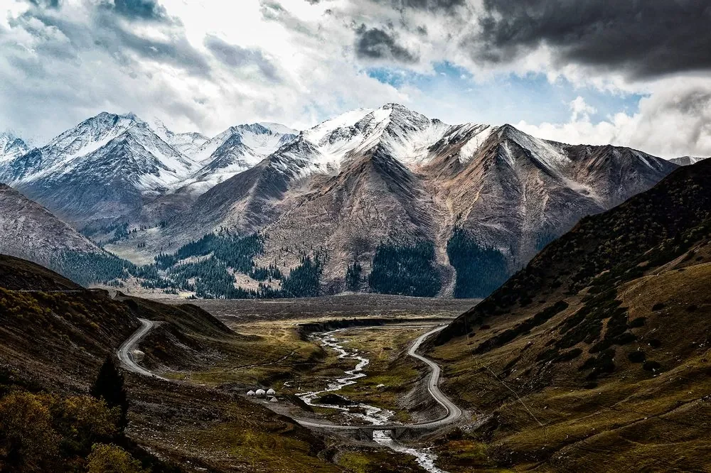 Fototapet autoadeziv panoramă montană minunată