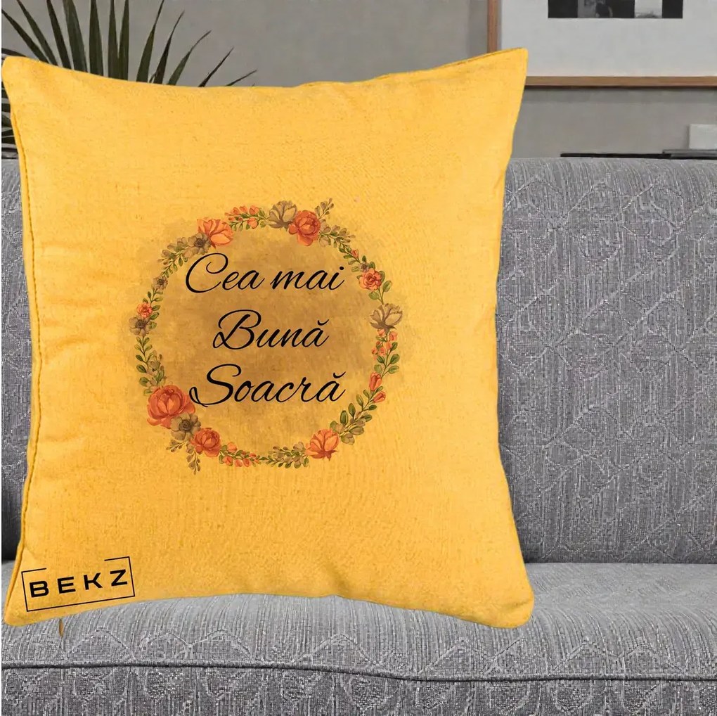 Cadou pentru Soacra - Perna Personalizata Cea mai Buna Soacra cu Coronita Flori Roz si Mov, 40x40 cm, Galben, Husa Detasabila, Perna Inclusa, BEKZ®