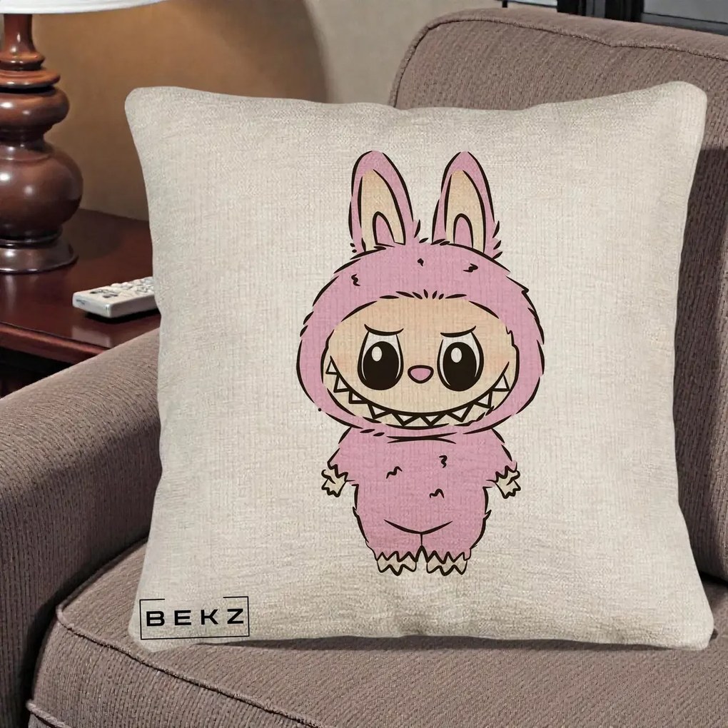 Perna Personalizata Labubu Mov Pastel, 40x40 cm, Bej Canapea, Husa Detasabila, Perna Inclusa, BEKZ®